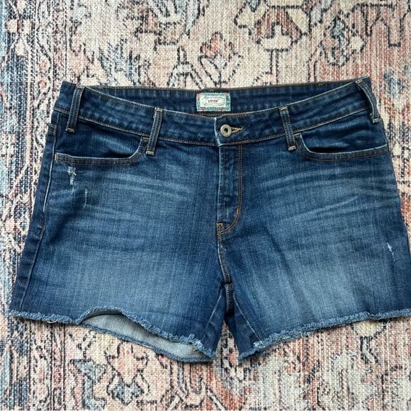 Levi's Blue Jean Shorts Original Classic Cut-Off  Mid Rise 4” Raw Hem Size 12 - Picture 1 of 9